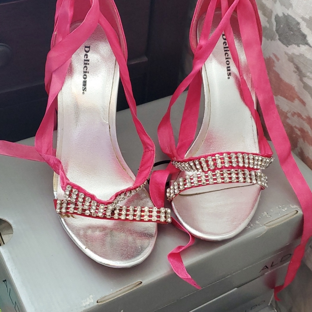 Delicious Error sandals